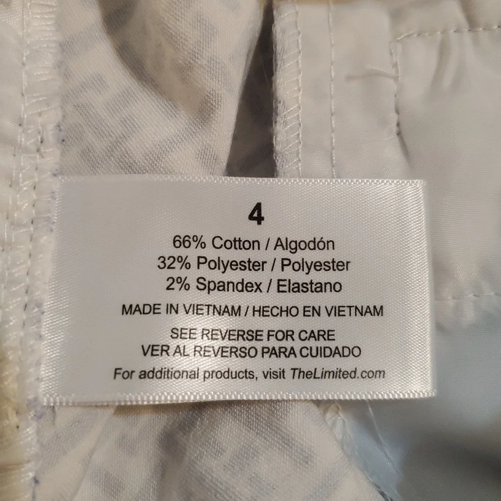 The Limited Women's‎ Blue White Geometric Flat Front Shorts Size 4